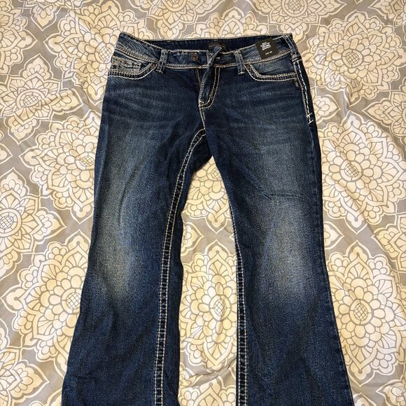 Silver Suki Curvy Fit Mid Rise Bootcut Jeans - Picture 2 of 4